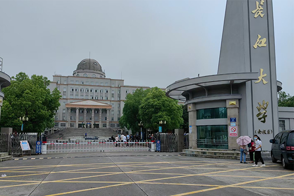 長(zhǎng)江大學(xué)南校區(qū)車牌識(shí)別門禁、人行通道閘