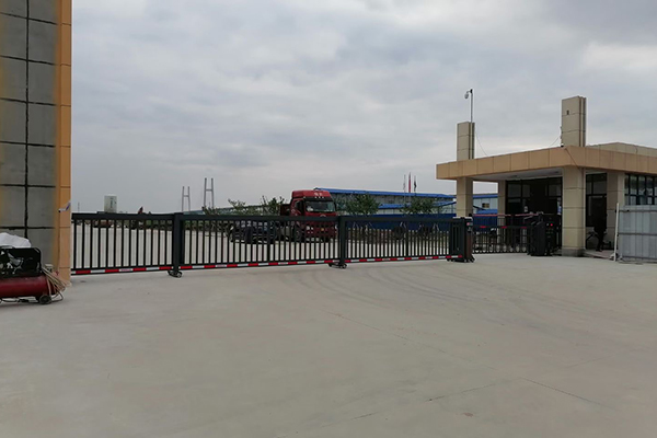 中旗(湖北)公司電動(dòng)伸縮平移門項(xiàng)目